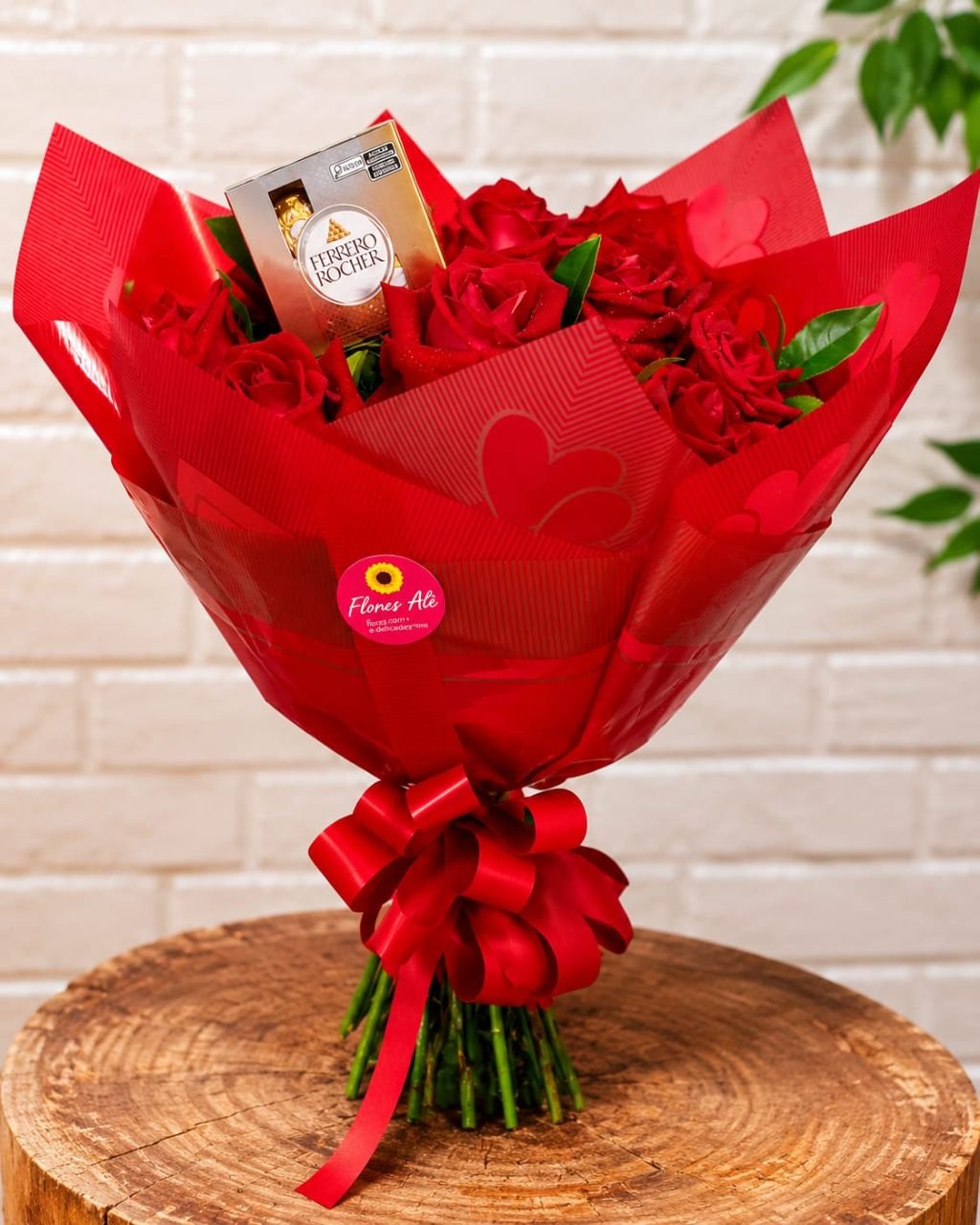 Buquê de Rosas com Ferrero Rocher — buquê da Flores do Alê em São Paulo